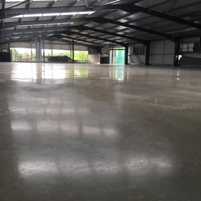 Design and build steel fibre reinforced jointless combi-slab with light grey dry-shake topping